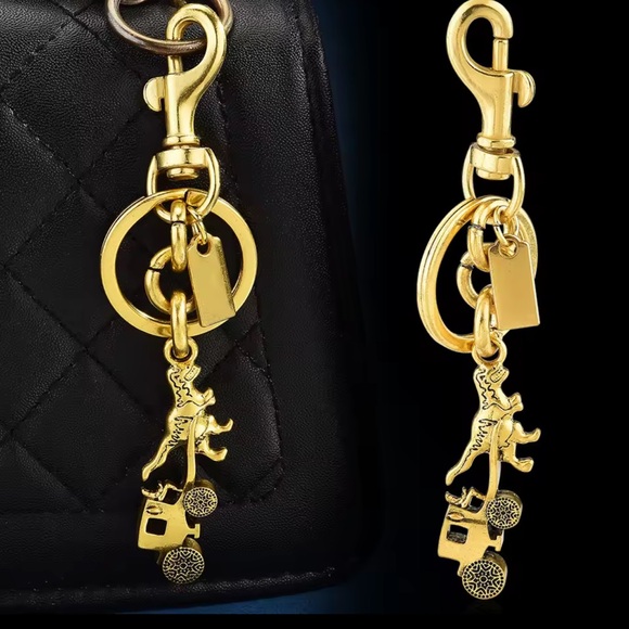 dinosaur pulling a carriage keychain pendant, bag pendant - Picture 4 of 9